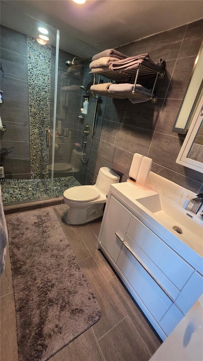 Building Photo - 5825 Collins Ave