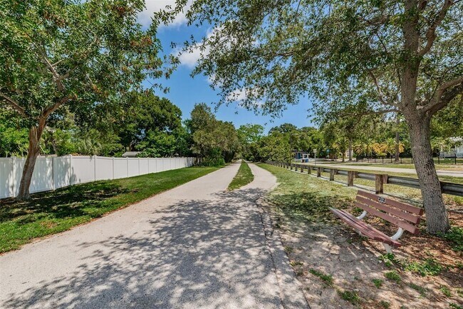 Building Photo - 1502 Cottonwood Terrace