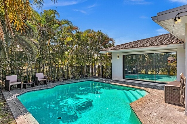 Building Photo - 5602 S Travelers Palm Ln