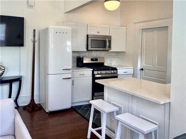 Building Photo - 1915 Union St