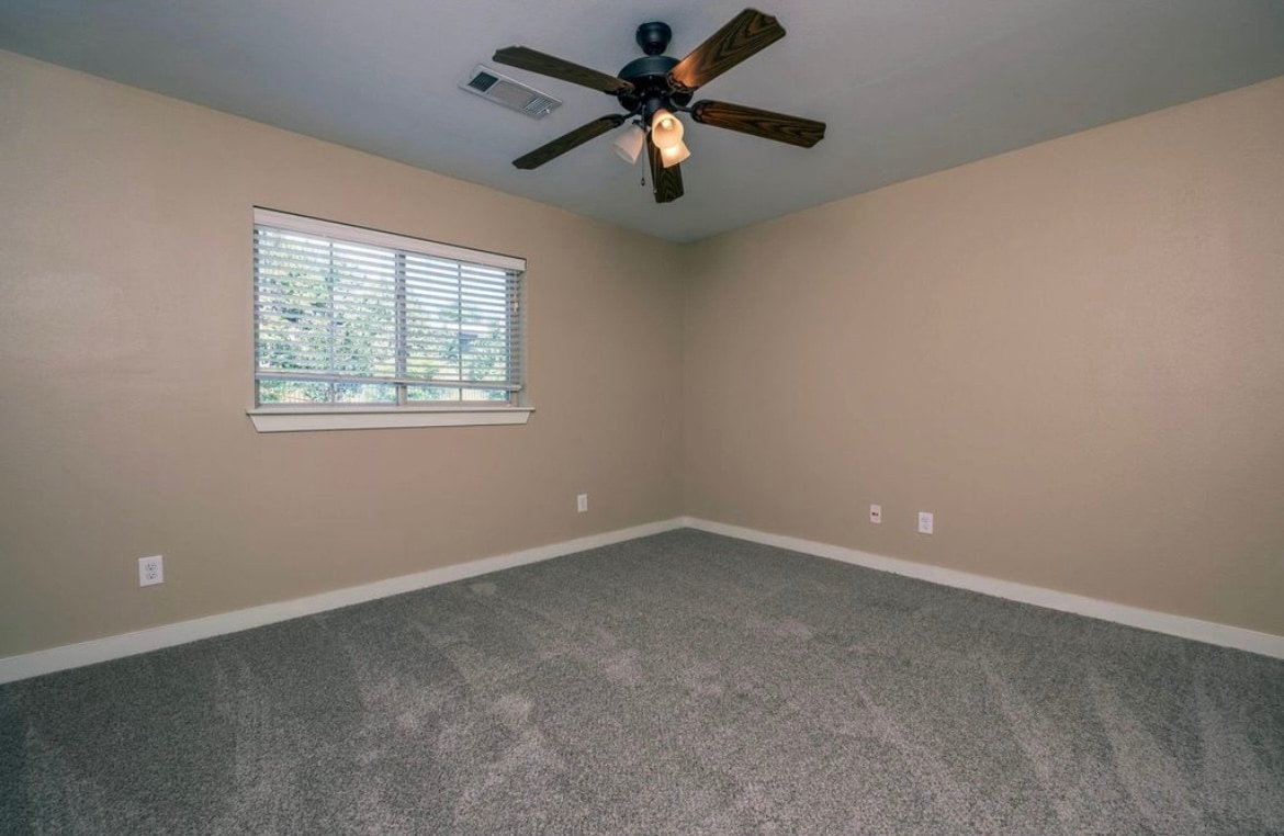 Building Photo - 102 Venezia Ln