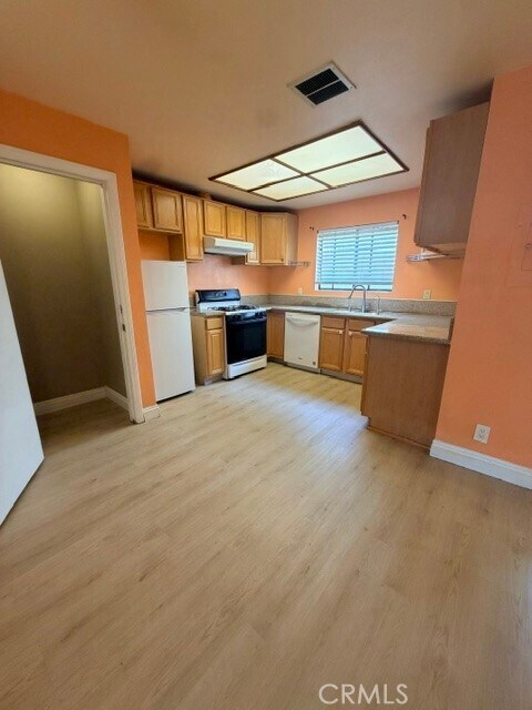 Building Photo - 14239 Sherman Way