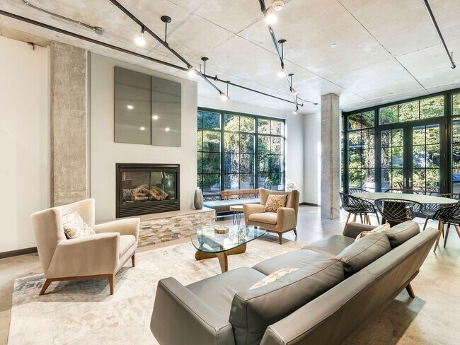 Building Photo - **FURNISHED** Streetcar Lofts studio w/parking/storage/Juliette balcony/fitness center/courtyard ...