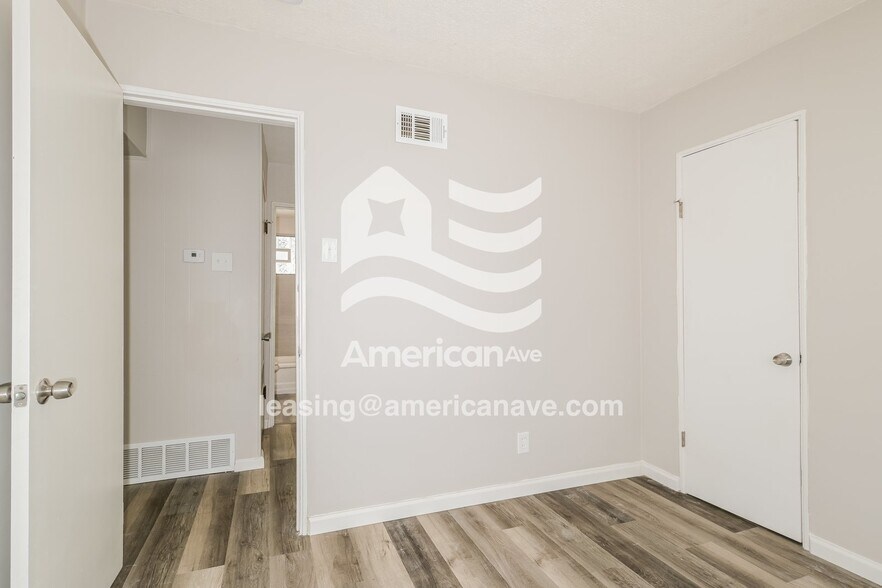 Building Photo - 4424 S 39th St