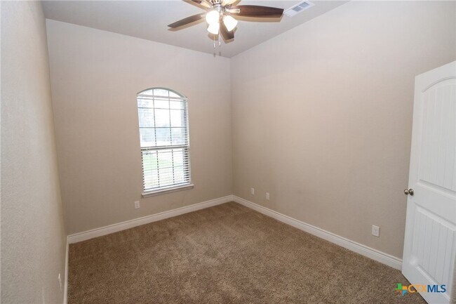 Building Photo - 1128 Pheasant Cir