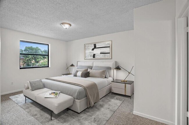 Building Photo - 1013 SW 112th Ter