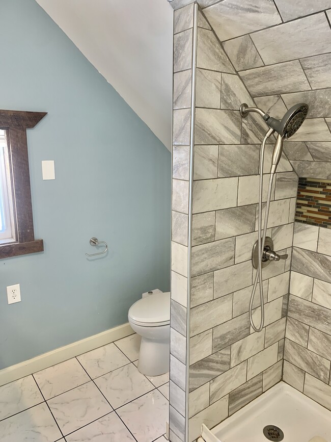 Building Photo - 855 Mann Hill Rd