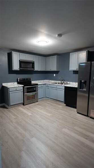 Building Photo - 3171 Redwood Run