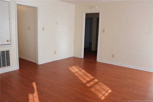 Building Photo - 7805 Gallant Ridge Dr