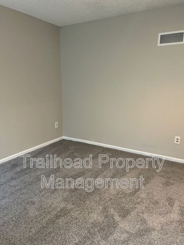 Building Photo - 1035 NW 70th Ct