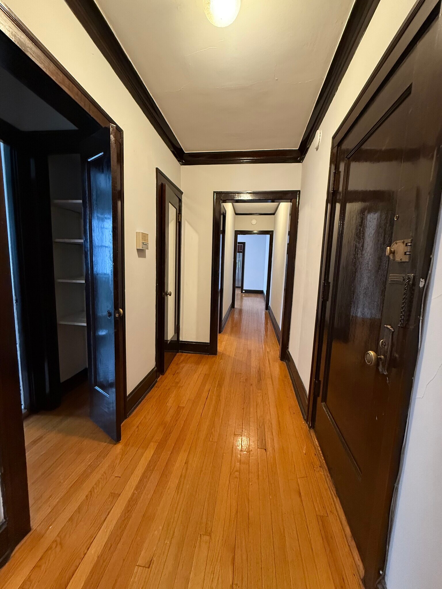 Building Photo - 5069 N Wolcott Ave