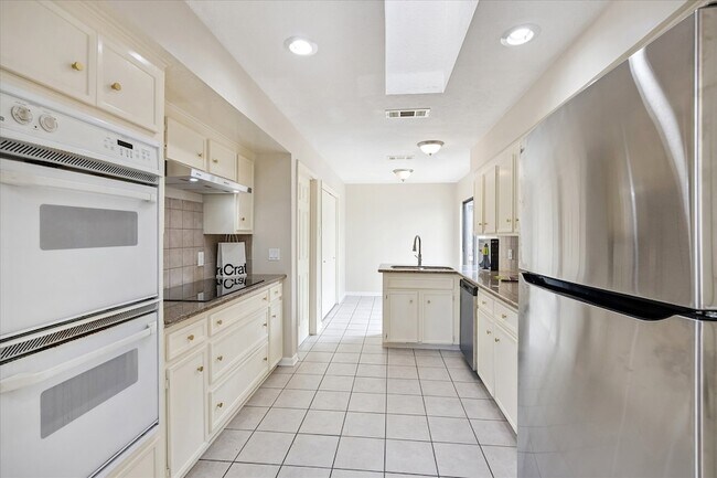 Building Photo - 8018 Cobblefield Ln