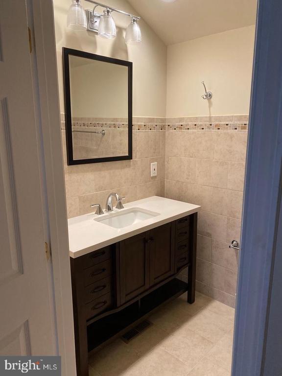 Building Photo - 8857 Ashgrove House Ln