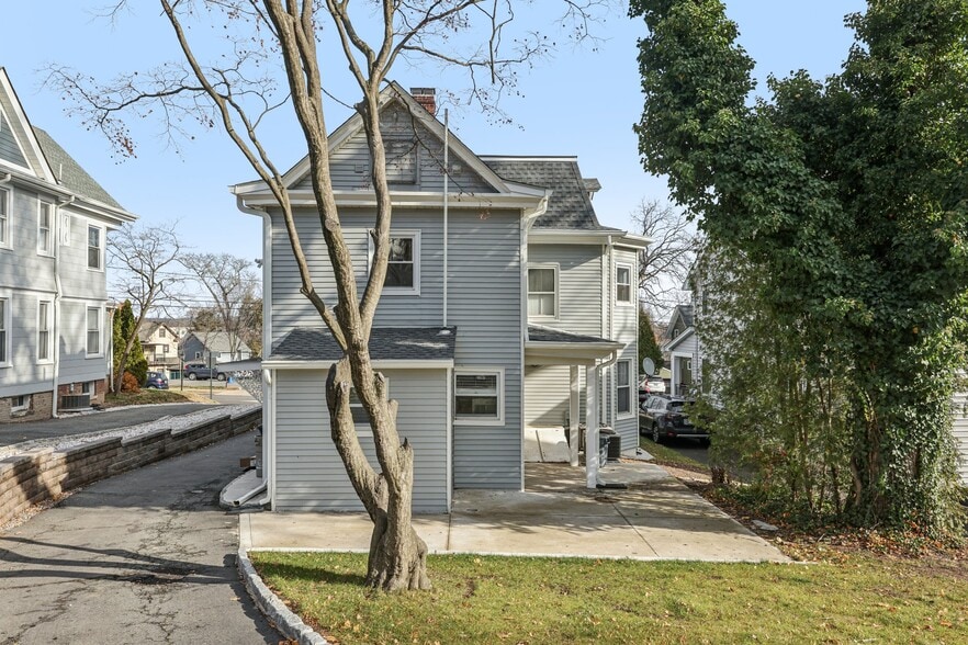 Building Photo - 144 Union St