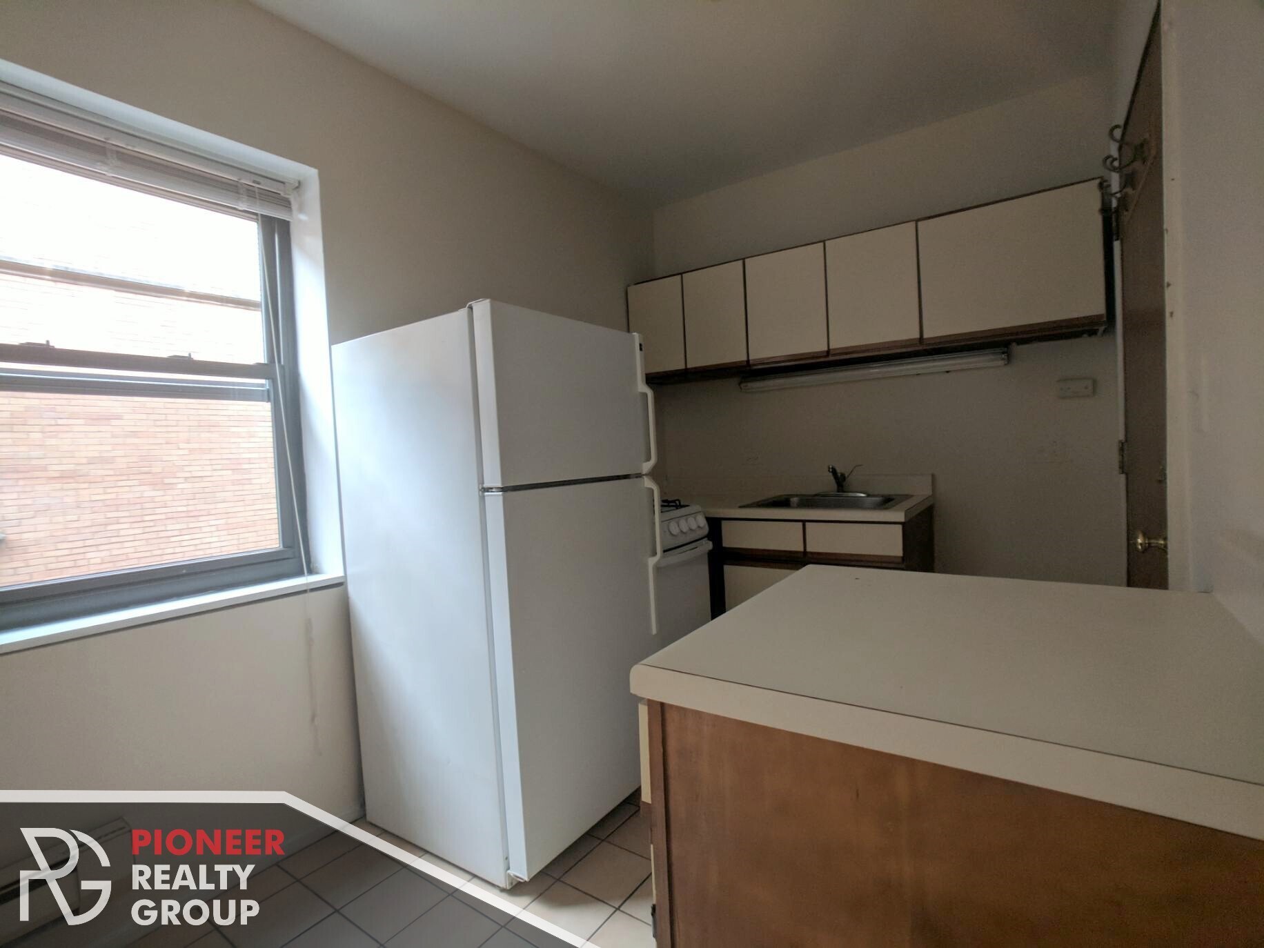 Building Photo - 811 W Cornelia Ave