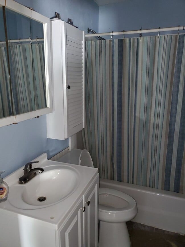 Building Photo - Single-family home available now near UNI