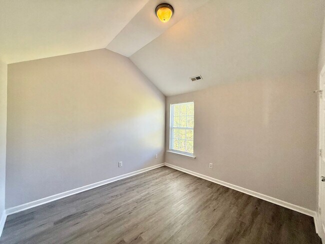 Building Photo - Updated 4BD, 2.5BA Raleigh Home With Easy ...