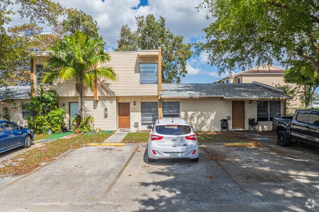 Entrance - 4138-4153 SW 61st Ave