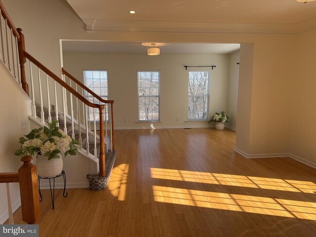 Building Photo - 1910 Cavalier Ln