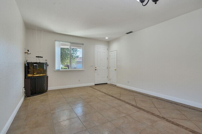 Building Photo - Spacious 4-Bedroom Home, Beautifully Maint...
