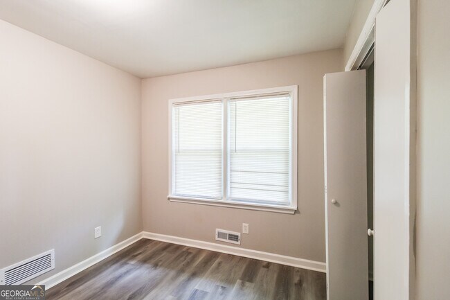 Building Photo - 3717 Loren Dr