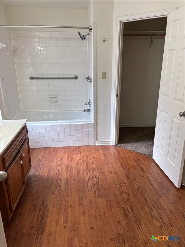 Building Photo - 112 Gemini Ct