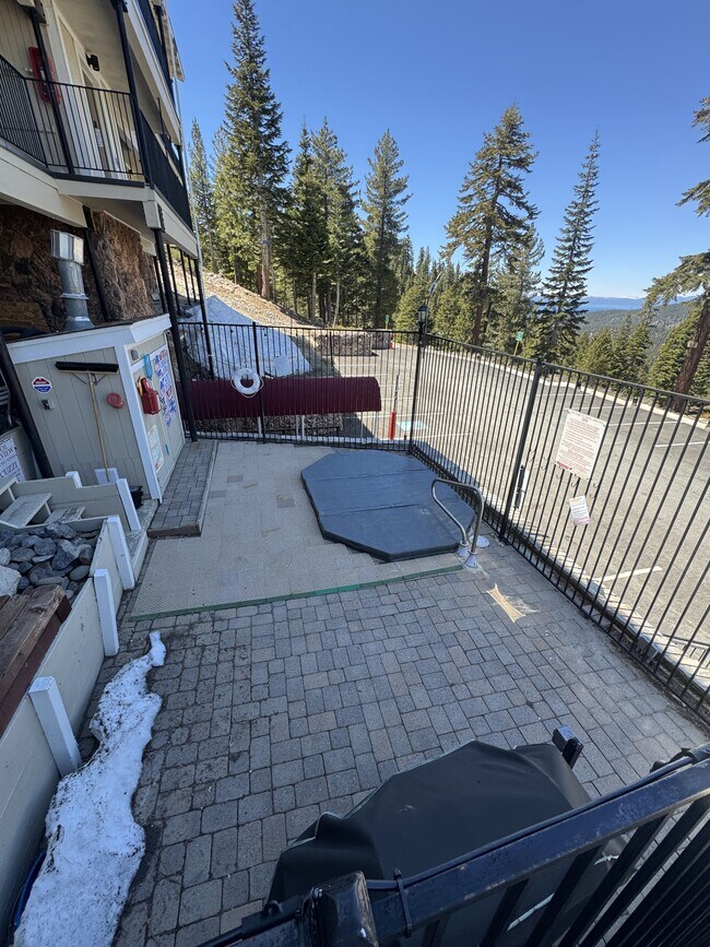 Building Photo - 495 Tramway Dr