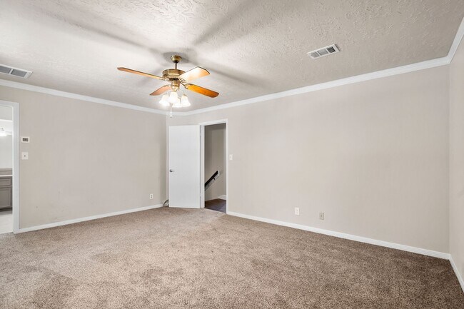 Building Photo - 11715 Park Creek Dr