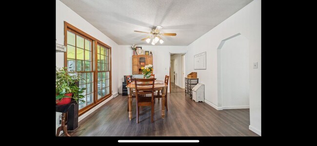 Building Photo - 1820 Whispering Hills Trl