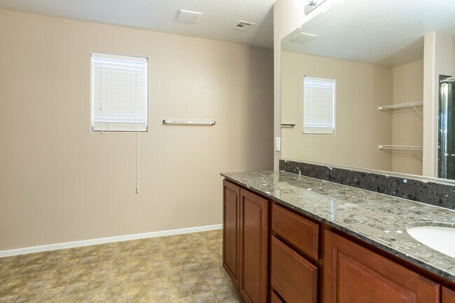 Building Photo - 7921 Point Oaks Ct
