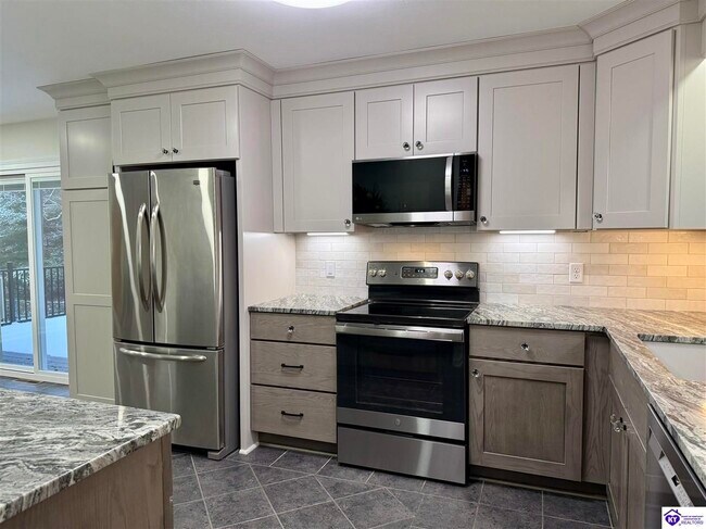 Building Photo - 913 Dogwood Cir