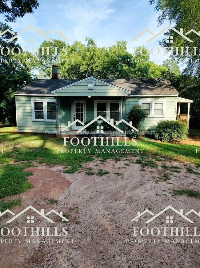 Building Photo - 1302 Robbins Dr