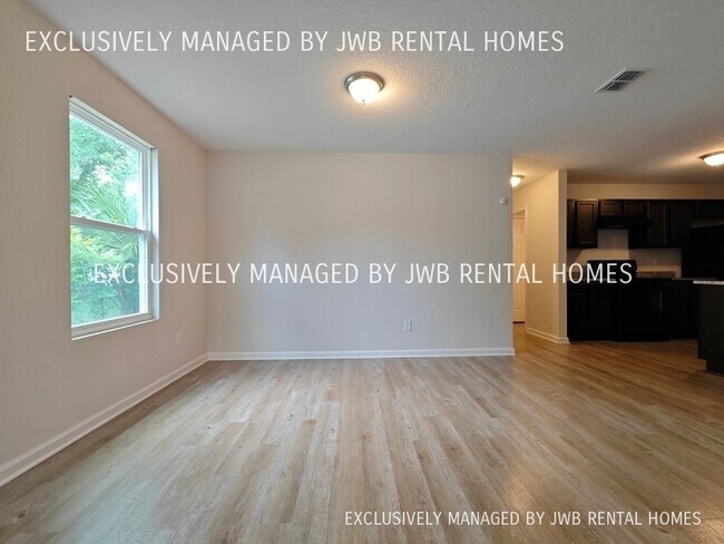 Building Photo - 3131 Thomas St