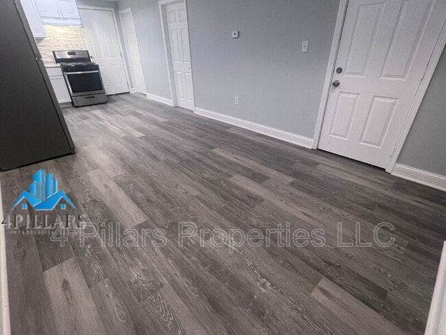 Building Photo - 1311 E Columbus Dr