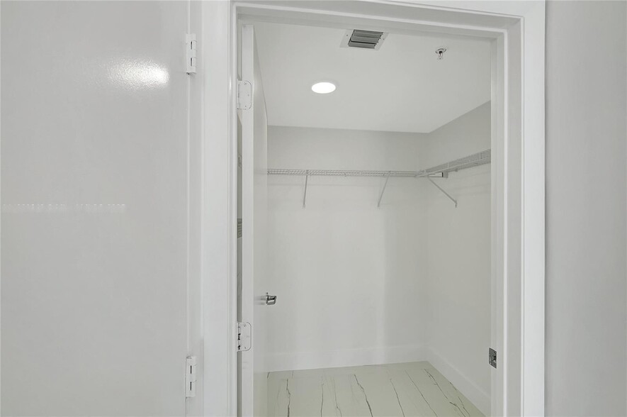 Building Photo - 90 SW 3rd St