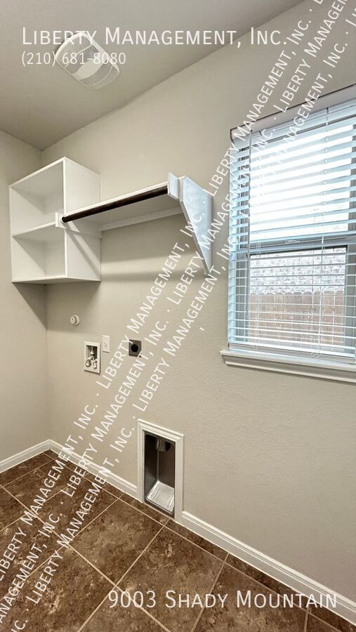 Building Photo - 9003 Shady Mountain