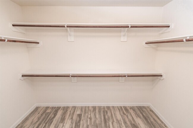 Building Photo - 5719 S Brenwood Dr