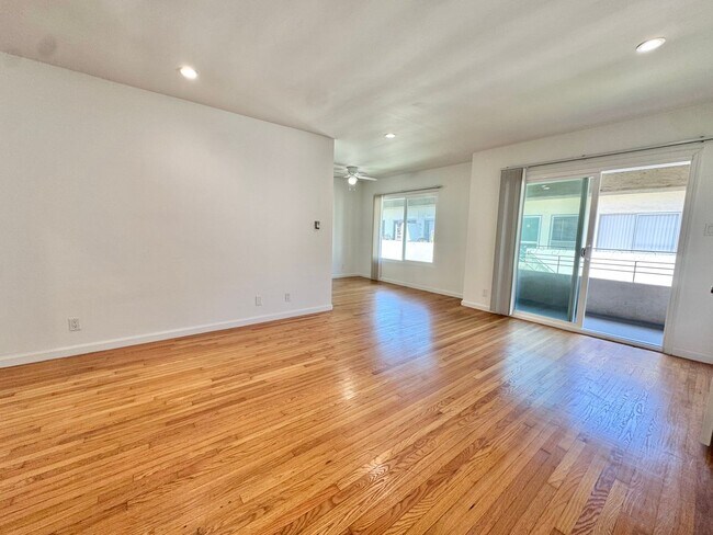 Interior Photo - ML
