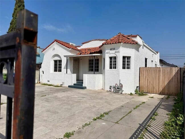 Building Photo - 607 W 101st St