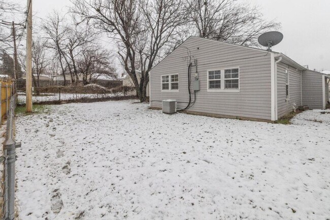 Building Photo - 2321 NW 33rd St