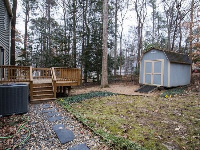 Building Photo - 4266 Roundhill Dr