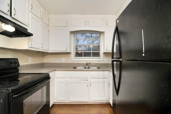 Building Photo - 3 Bedroom 2 Bath House