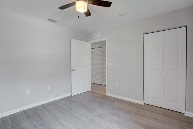 Building Photo - 9242 Roan Ln