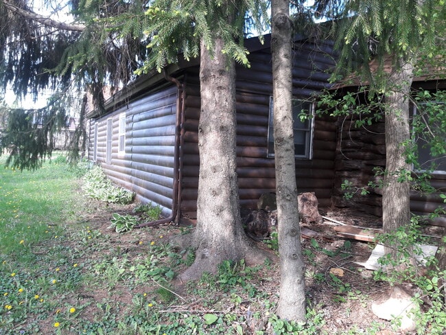 Building Photo - 4900 Parkview Dr