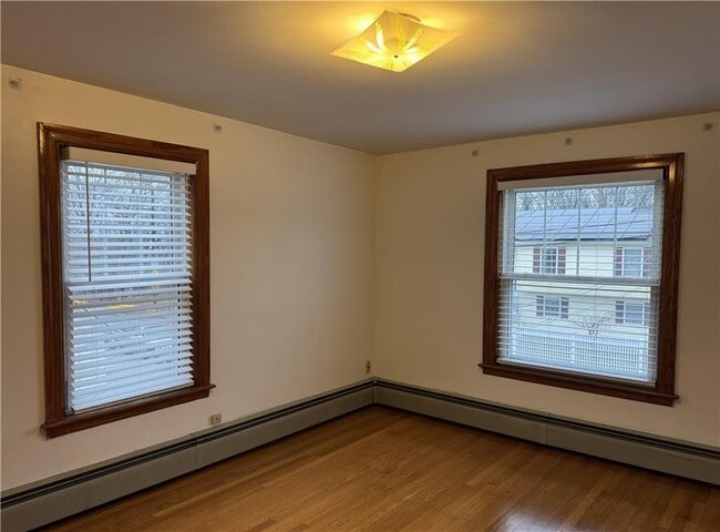 Building Photo - 60 Notre Dame St