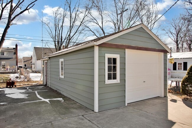 Building Photo - 4200 Tyler Ave