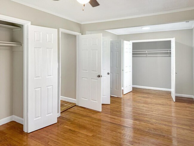 Building Photo - 120 Eastway Ln
