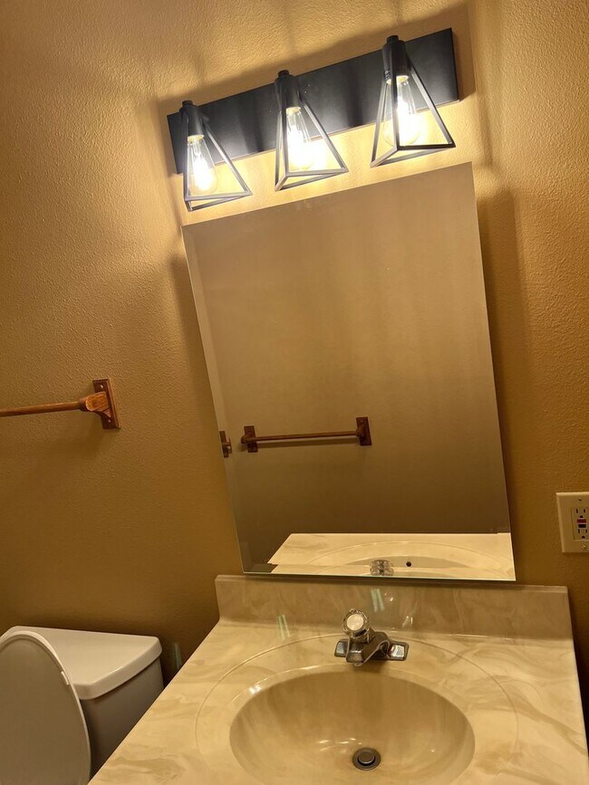 Building Photo - ~ FALL SPECIAL ~  Elegant 4-Bedroom Split ...