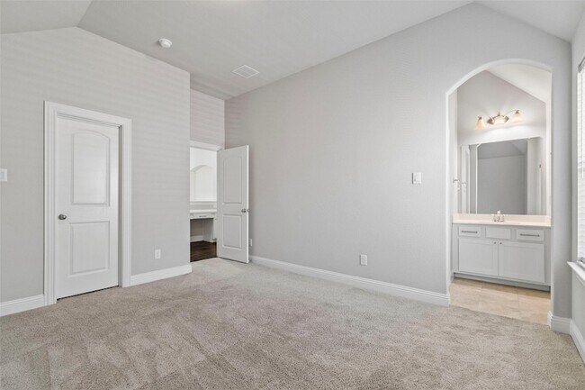 Building Photo - 138 Spanish Bluebell Dr