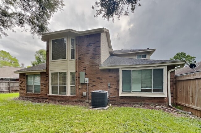 Building Photo - 16318 Elmwood Point Ln